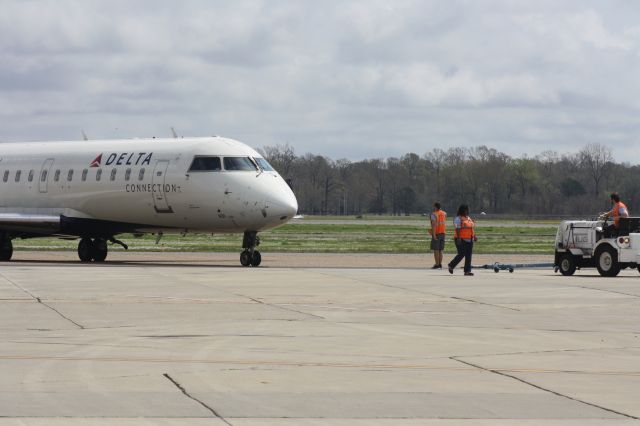 Canadair Regional Jet CRJ-200 (N931EV) - Blake Roark saluting the flight off.  Follow me on Instagram. @mluspotter