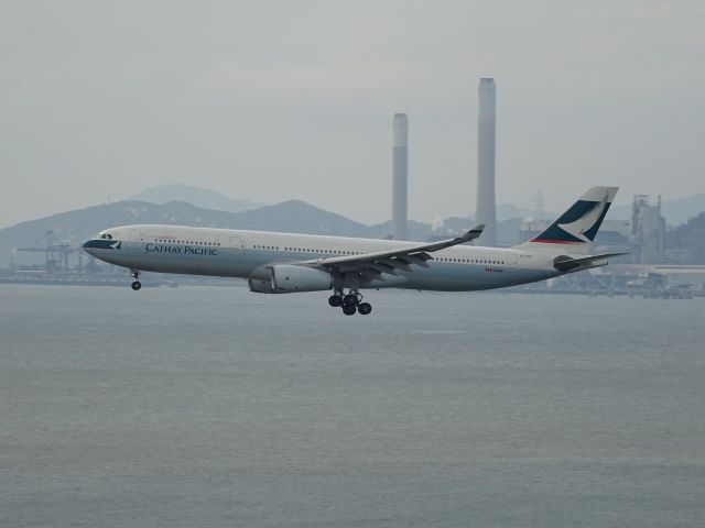 Airbus A330-300 (B-LAX)