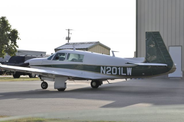 Mooney M-20 (N201LW)