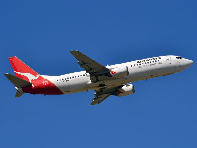 BOEING 737-400 (VH-TJE) - Getting airborne off runway 23. Thursday 12th April 2012.