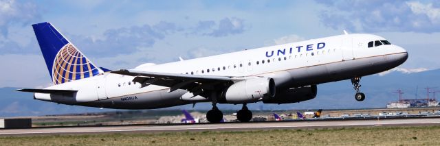 Airbus A320 (N404UA) - Arriving on 35L on 4-24-17 from Nashville.