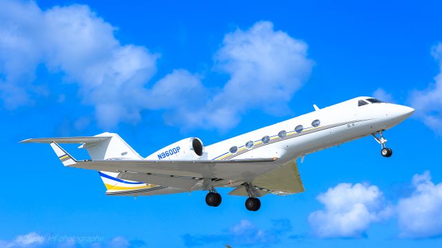 Gulfstream Aerospace Gulfstream IV (N960DP) - Bizz jet N960DP departing TNCM St Maarten.