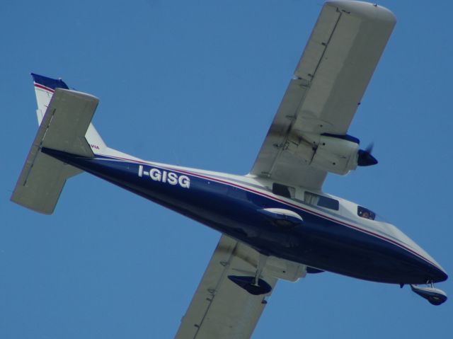 Partenavia P-68 (I-GISG) - aeromobile in atterraggio  a bologna-airport