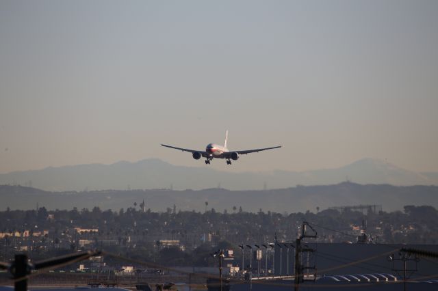 BOEING 777-200LR (B-2078)
