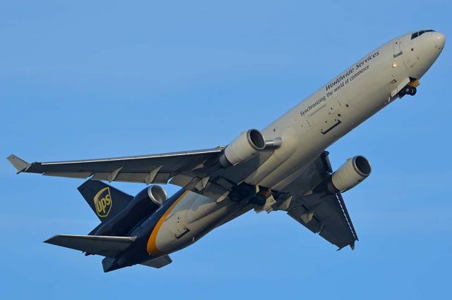 Boeing MD-11 (N252UP) - UPS MD-11F N252UP at Phoenix Sky Harbor on December 27, 2017.