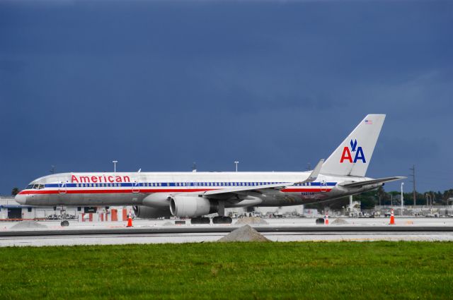 Boeing 757-200 (N607AM)