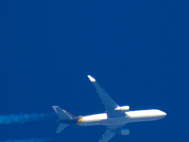 BOEING 767-300 (N305UP)