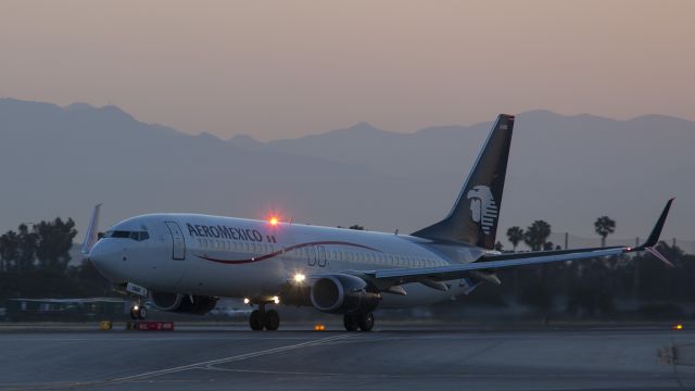 Boeing 737-700 (XA-AMM) - This Boeing 737 is making a predawn take off to the west bound for Mexico City from Los Angeles, California, USA