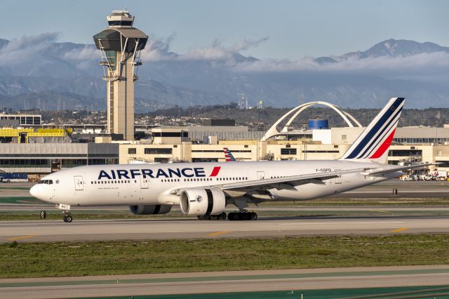 Boeing 777-200 (F-GSPO) - 25th January, 2024: Taxiing to the gate after landing on runway 25L - with her engines still seemingly in reverse thrust?