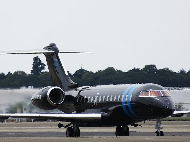 Bombardier Global Express (N2020Q) - I take a picture on Apr 27, 2017.