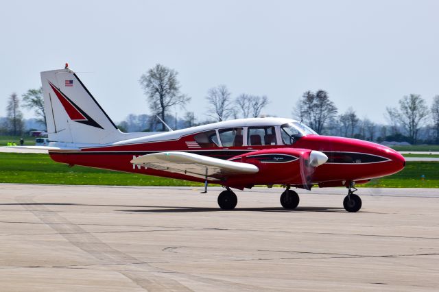 Piper Aztec (N702SP)