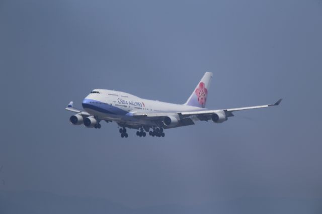 Boeing 747-400 (B-18207)