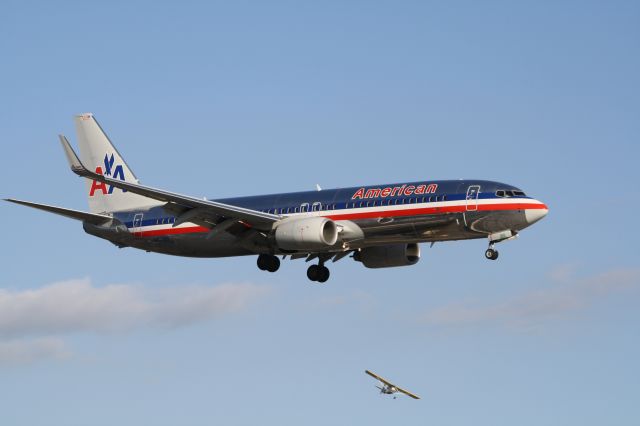 Boeing 737-700 (N807NN) - Share the pattern!  Welcome to Orange County, CA 