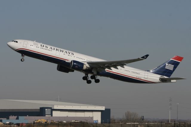 Airbus A330-300 (N275AY) - November 25, 2007 - leaving Philadelphia 