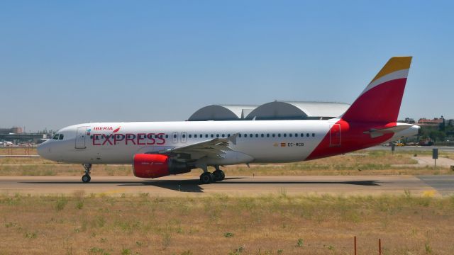 Airbus A320 (EC-MCB) - Iberia Express Airbus A320-214 EC-MCB in Madrid 