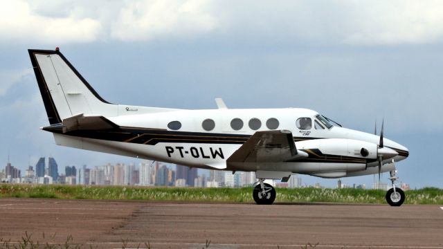 Beechcraft King Air 90 (PT-OLW)