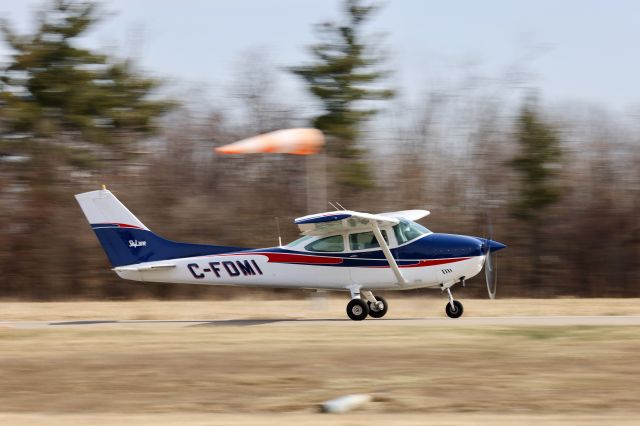 Cessna Skylane (C-FDMI) - April 18, 2022br /Take-off run