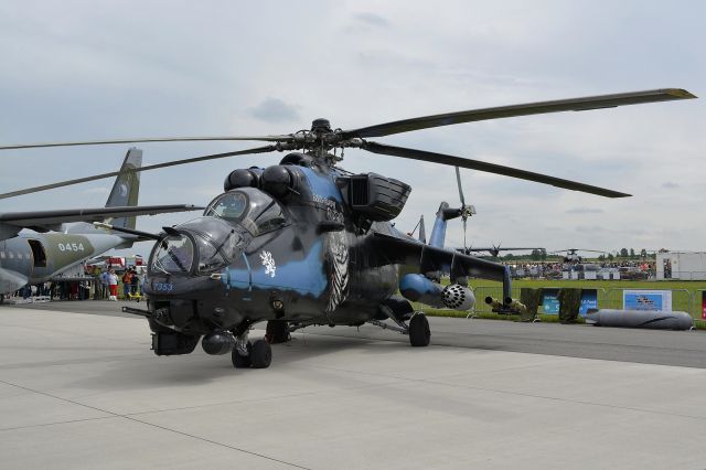 MIL Mi-25 (7353)