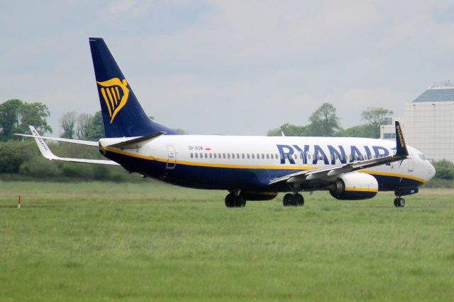 Boeing 737-800 (SP-RSM) - Taxiing to depart rwy 24 on 8-May-22 operating Ryanair flight RYR5965 to LHBP.