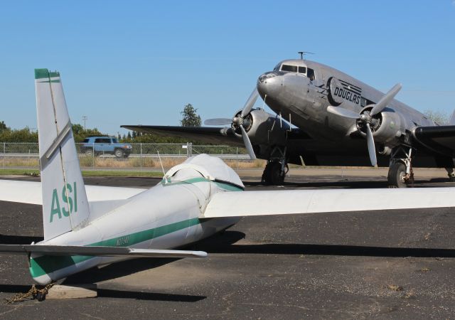 Douglas DC-3 (N4991E) - Classic 1958 DC-3 at the Lodi Airport, CA.