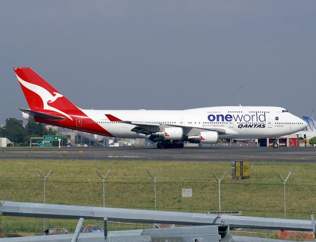 Boeing 747-400 (VH-OEB)