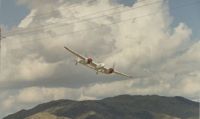 Lockheed P-38 Lightning (N25Y) - white lightnin