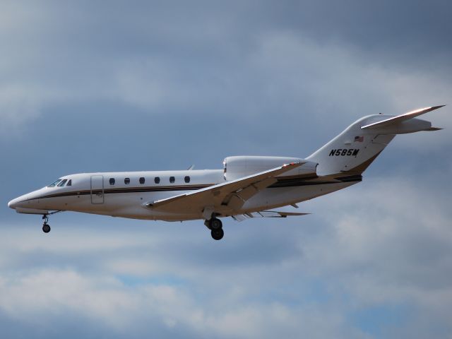 Cessna Citation X (N585M) - MENARD INC (John Menard / Menards Stores) Final for 20 at KJQF - 1/26/10