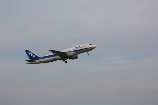 Airbus A320 (JA8946)