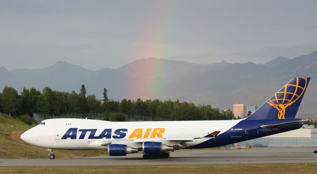 Boeing 747-400 (N496MC)