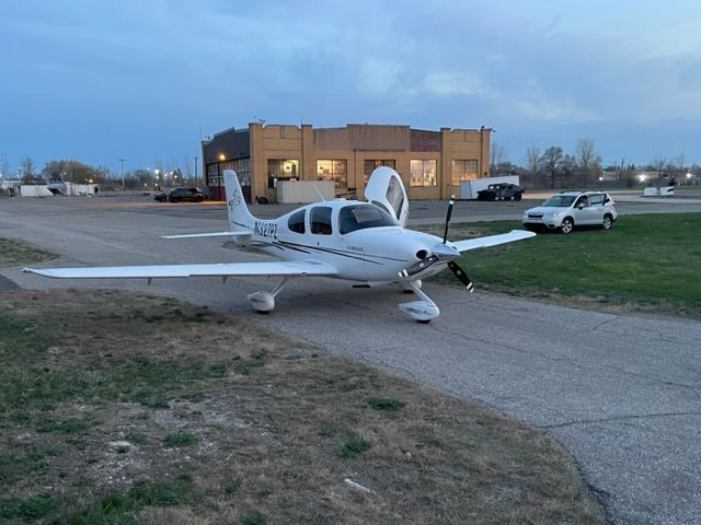 Cirrus SR-20 (N327PZ)