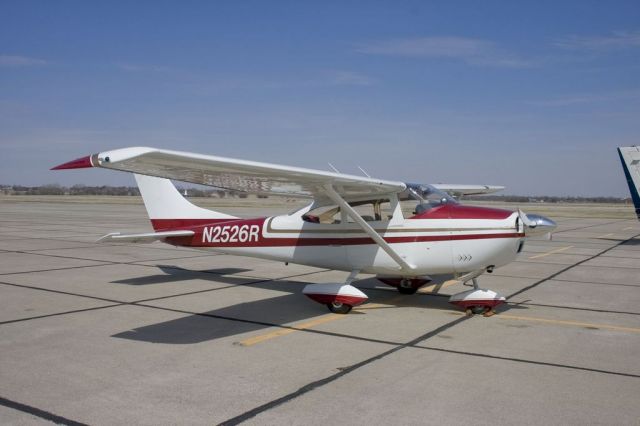 Cessna Skylane (N2526R)