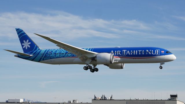 Boeing 787-9 Dreamliner (F-ONUI) - BOE909 on final to Rwy 16R to complete a C2 flight on 1.12.19. (ln 796 / cn 42116). This is the second Dreamliner for THT and the first assembled at Everett.