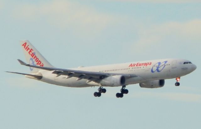 Airbus A330-200 (EC-LQP)