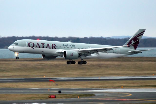 Airbus A350-900 (A7-ALL) - Qatari 743 arriving from Doha