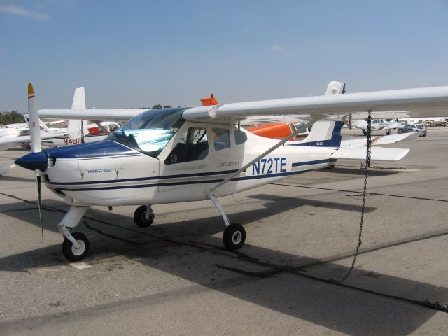Cessna Skyhawk (N72TE) - PARKED AT FULLERTON