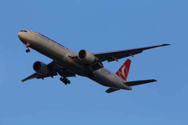 BOEING 777-300ER (TC-JJE)