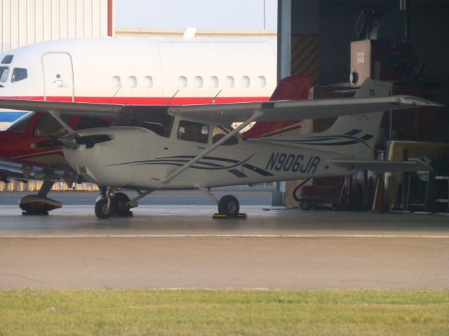 Cessna Skylane (N906JR)