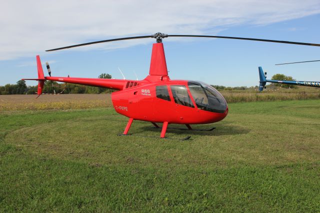 C-FKPE — - C-FKPE Robinson R66 Turbine RVA Aéroport de Salaberry de Valleyfield QC. CSD3 29-09-2019.