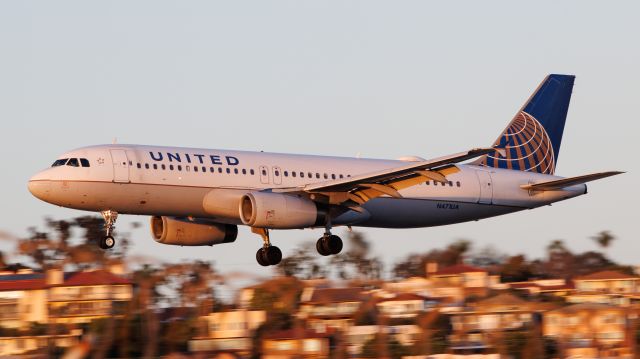 Airbus A320 (N471UA)