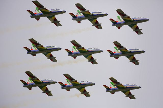 — — - Frecce Tricolori (Aermacchi MB-339 / Breitling Sion Airshow 2017)