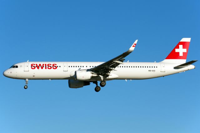 Airbus A321 (HB-IOO)