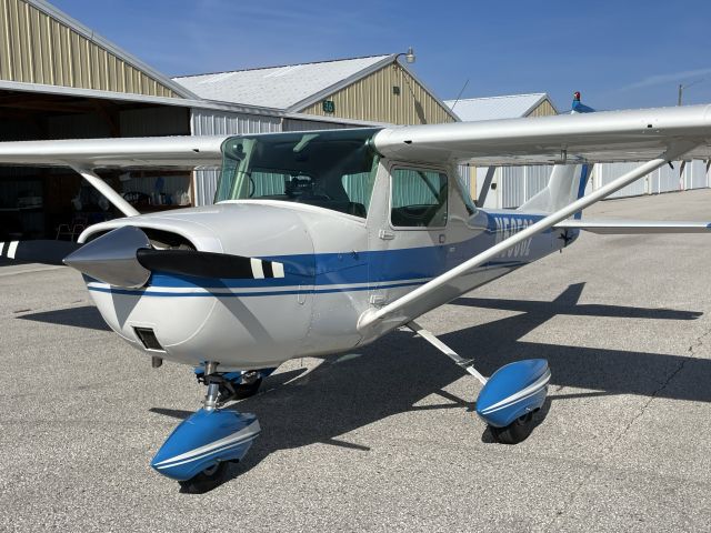 Cessna Commuter (N50502) - Manitowoc airport