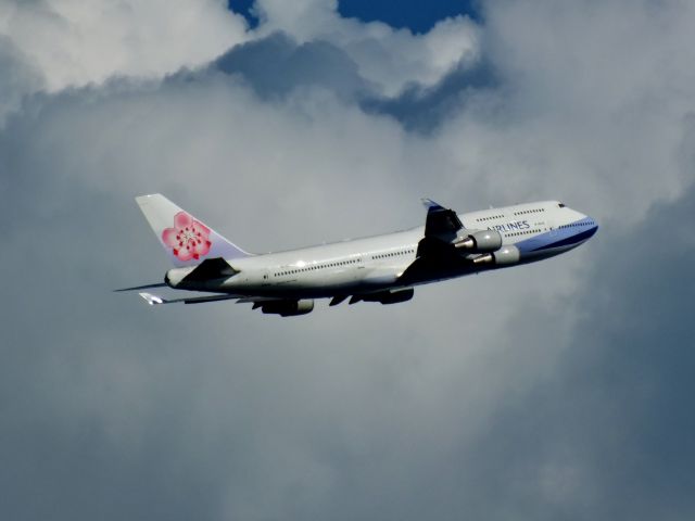 Boeing 747-400 (B-18212)