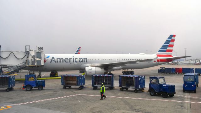 Airbus A321 (N559UW) - American Airlines Airbus A321-231 N559UW in Charlotte