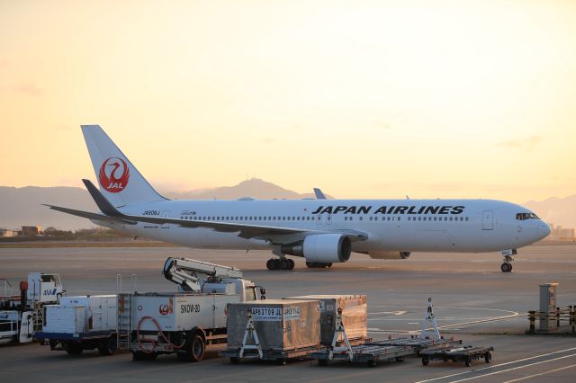 BOEING 767-300 (JA606J) - May 12, 2025: