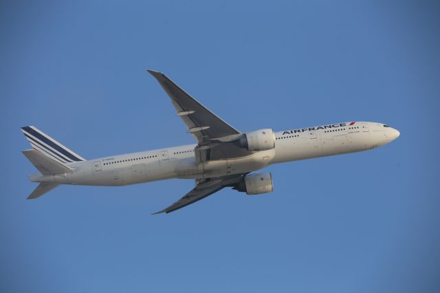 BOEING 777-300ER (F-GSQG)