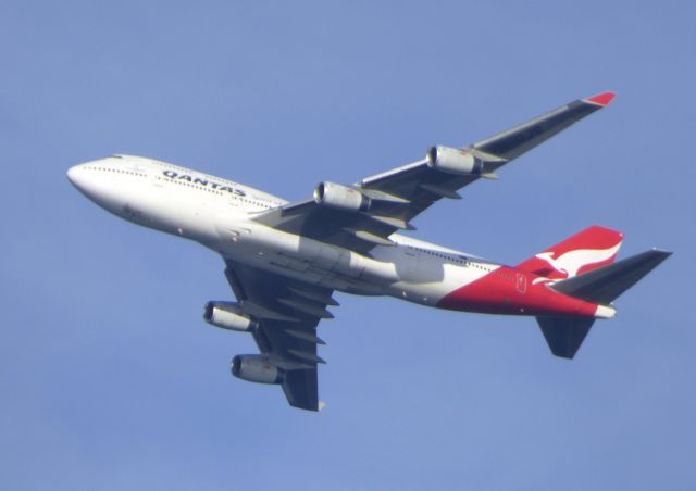 Boeing 747-400 (VH-OJS) - Shown here is a Qantas Boeing 747-400 a few minutes until landing in the Autumn of 2016.