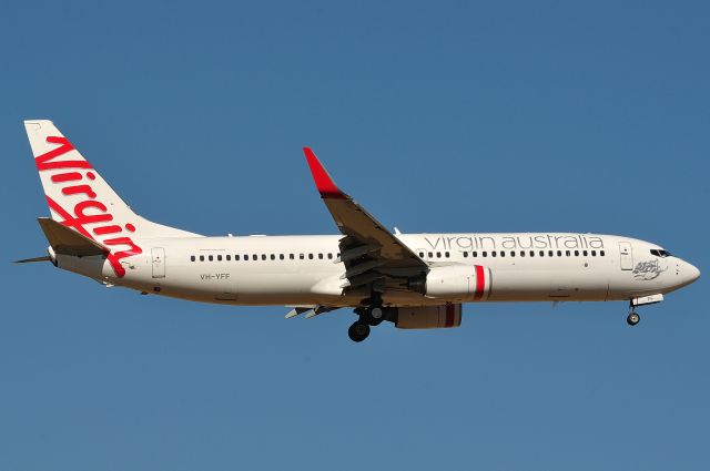 Boeing 737-800 (VH-YFF)