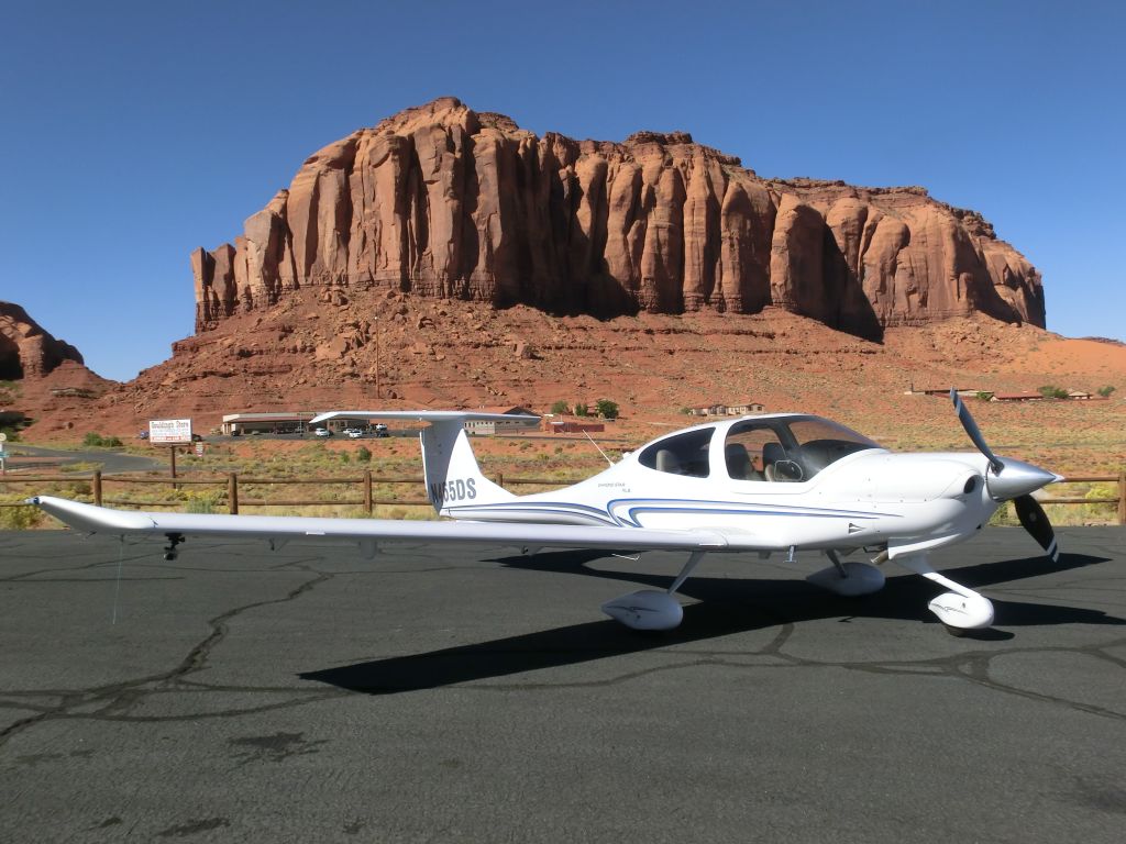 Diamond Star (N465DS) - Monument Valley - courtesy of Gerhard Hehl