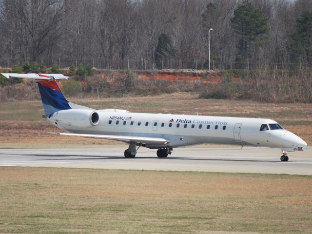 Embraer ERJ-145 (N854MJ) - Taking off on runway 18C - 3/11/09